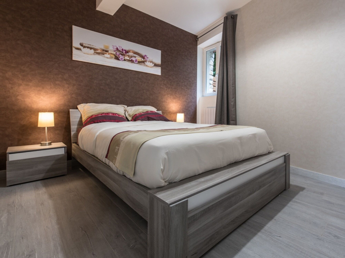 Bedroom 2, Appart Hotel Bourgoin, Isère
