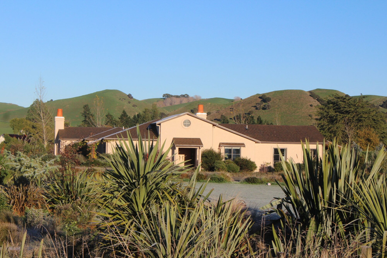 Exterior & Views 2, The Summit Lodge, Carterton