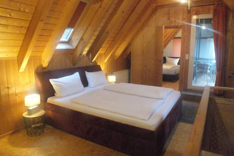 Bedroom 3, Rheinufer Lodge, Leverkusen