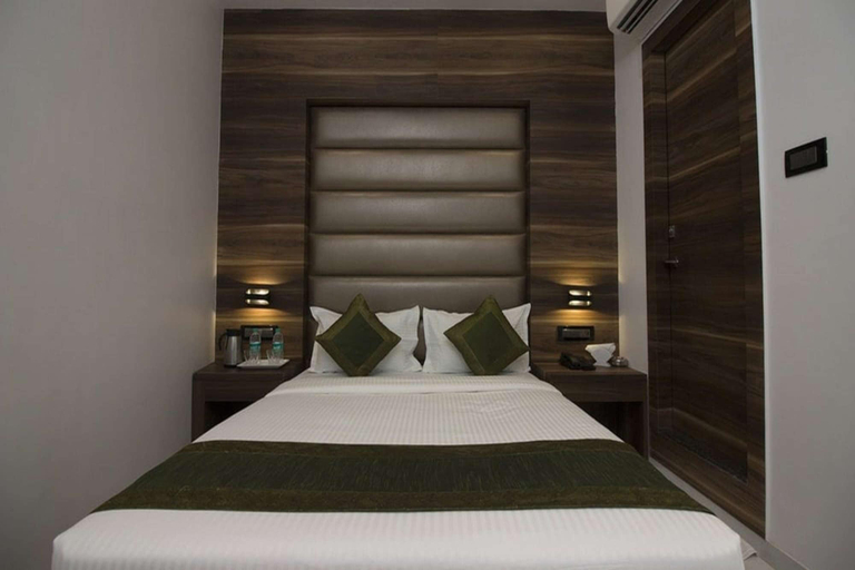 Bedroom 2, Hotel Meriton, Mumbai Suburban