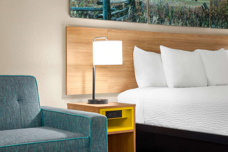 Bedroom 3, Days Inn by Wyndham Paris, Lamar