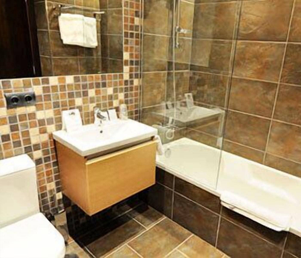 Bathroom 5, Hotel Gastronómico Casa Rosalia, A Coruña