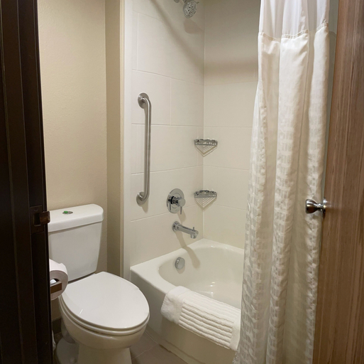 Bathroom 4, Wingate by Wyndham Pittsburgh/New Stanton, Westmoreland