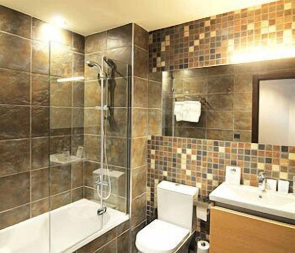 Bathroom 5, Hotel Gastronómico Casa Rosalia, A Coruña