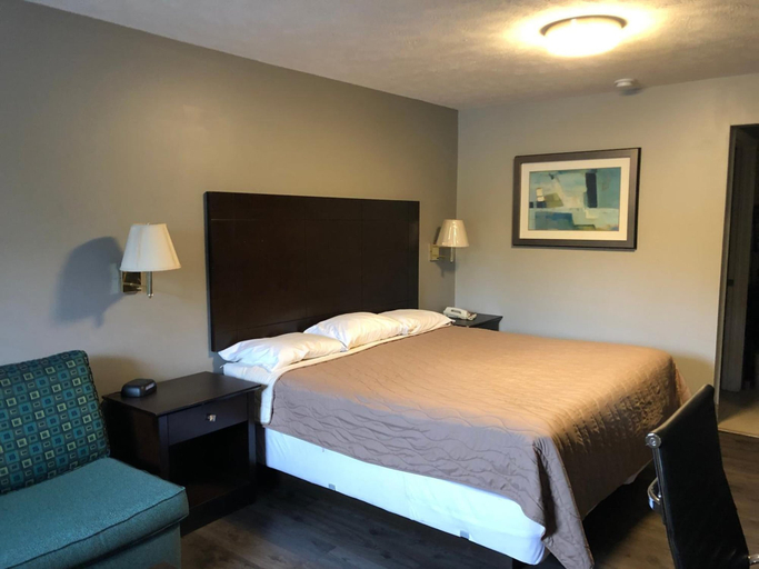 Bedroom 3, Deerfield Inn & Suites, Williamson