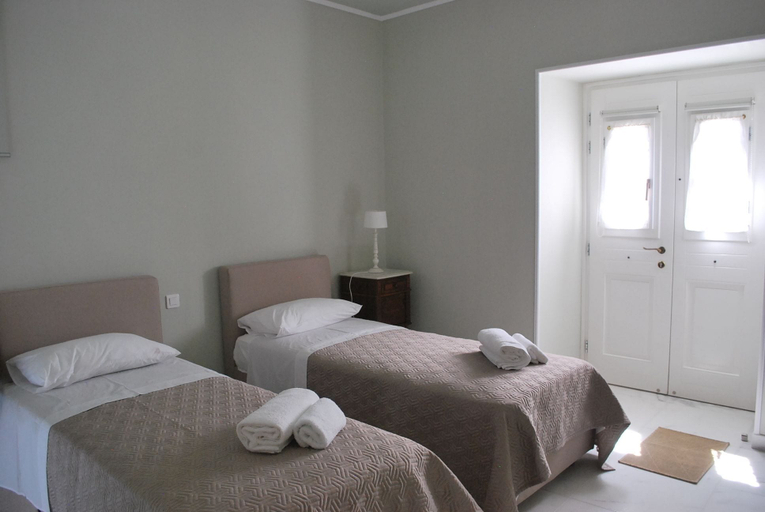 Bedroom 4, Hydras Chromata, Attica