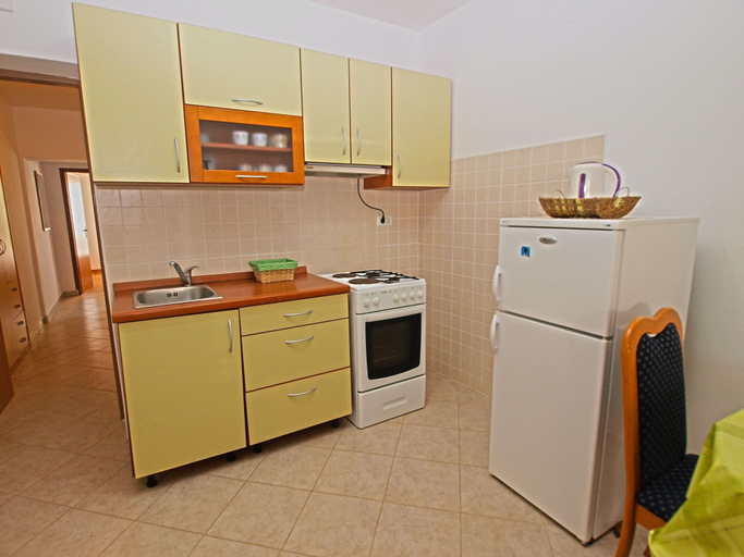 Others 4, Apartment 958, Pula