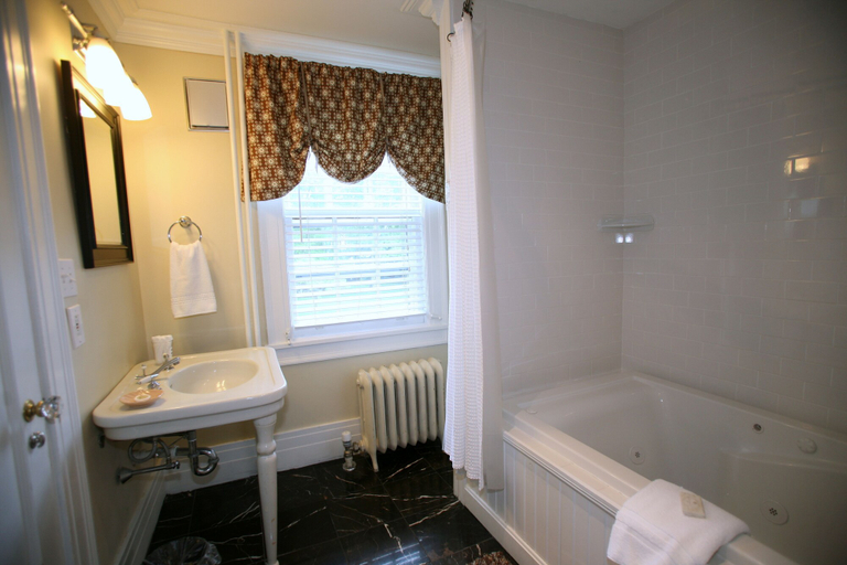 Bathroom 4, The Four Chimneys Inn, Bennington
