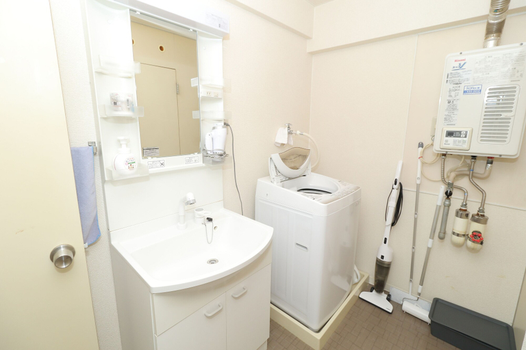 Bathroom 3, Heights Showa 702, Sapporo