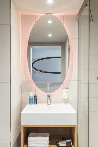 Bathroom 4, Aparthotel Adagio Access Palaiseau Saclay, Essonne