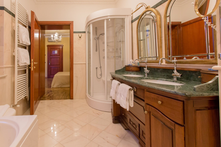 Bathroom 5, Mariano IV Palace Hotel, Oristano