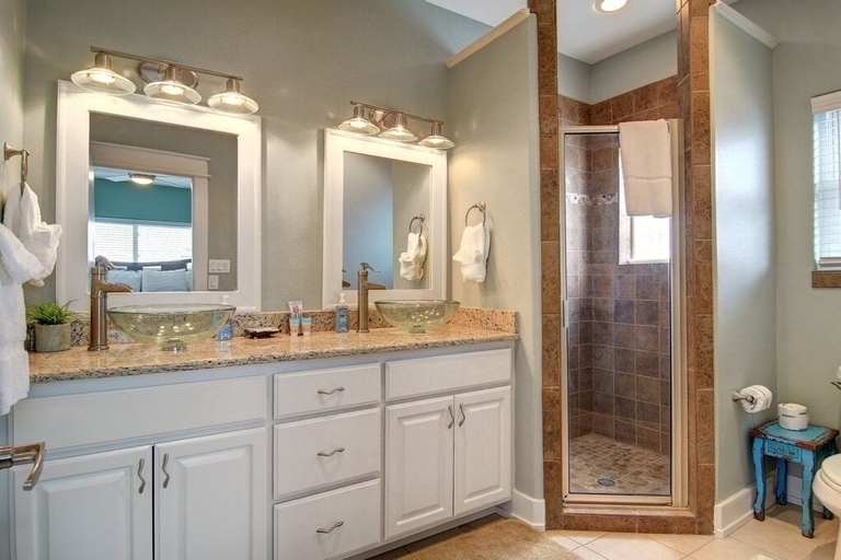 Bathroom 4, Tipsy Turtle, Nueces