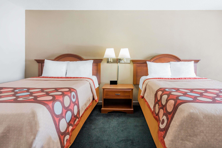 Bedroom 5, Super 8 by Wyndham Greensboro, Guilford