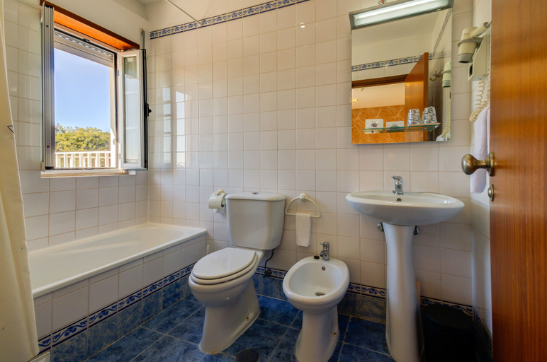 Bathroom 5, Hotel Avenida Park, Lisbon