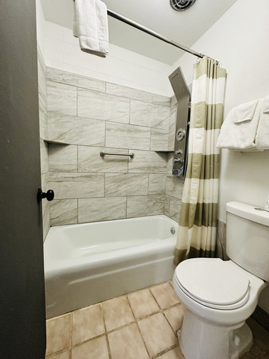Bathroom 4, Belle-Aire Motel, Gila