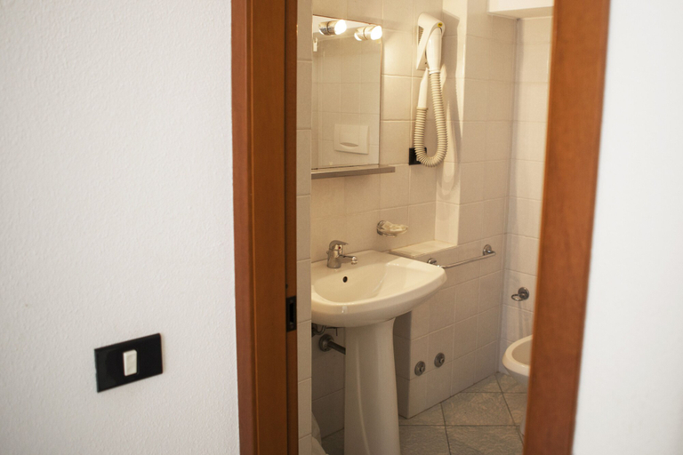 Bathroom 4, Hotel Piccada, Olbia-Tempio