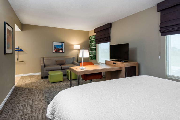 Bedroom 3, Hampton Inn & Suites West Melbourne-Palm Bay Road, Brevard