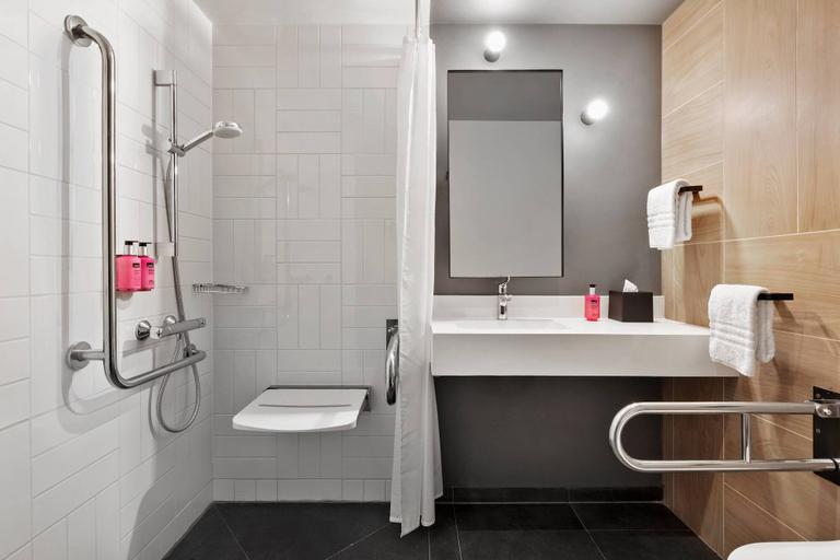 Bathroom 5, Moxy Bucharest Old Town, Municipiul Bucuresti