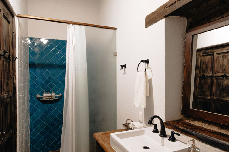 Bathroom 4, Doña Francisca Hotel Boutique, Talpa de Allende