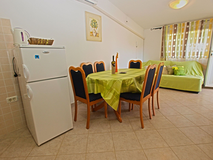 Others 5, Apartment 958, Pula