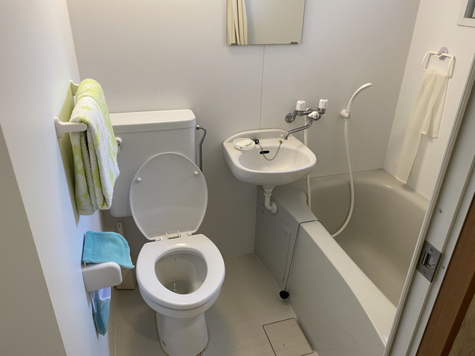 Bathroom 4, Beach Lodge 2 & Private Beach, Onna