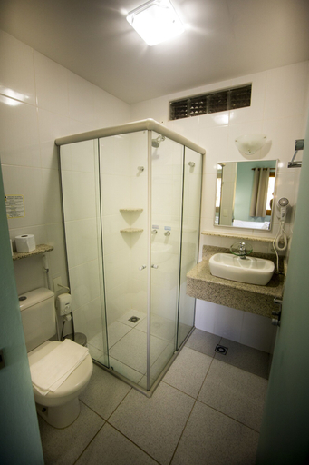 Bathroom 3, Hotel Guânxi, Camanducaia