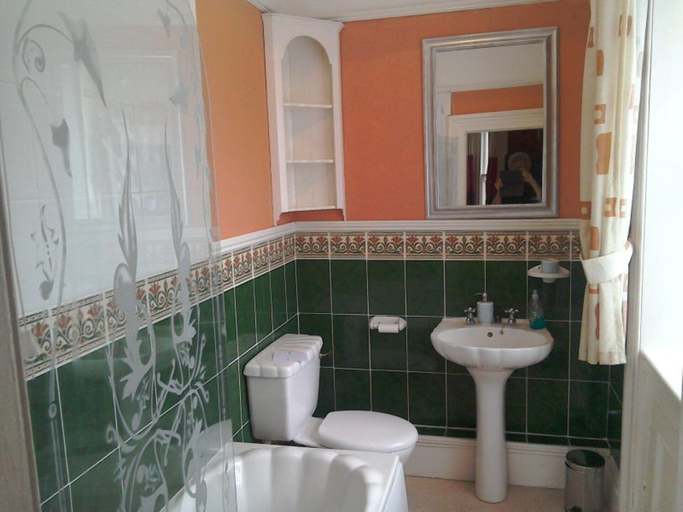Bathroom 3, 6-bed House in Snowdonia With Your own Private pub, Gwynedd