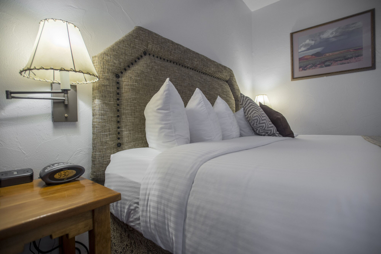 Bedroom 2, Table Mountain Inn, Jefferson