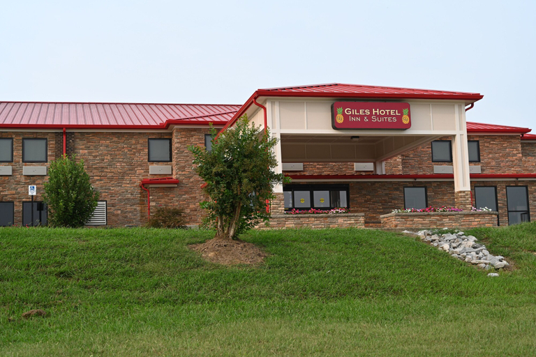 Exterior & Views 2, Giles Hotel Inn & Suites, Giles