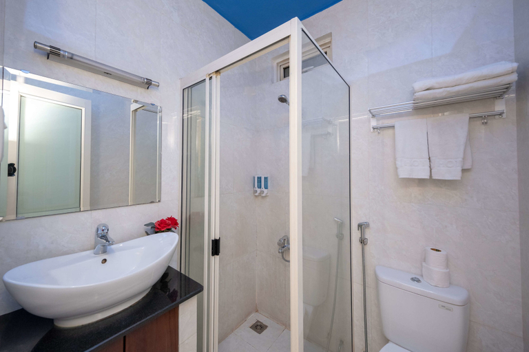 Bathroom 5, 99 Bui Vien Hotel, District 1