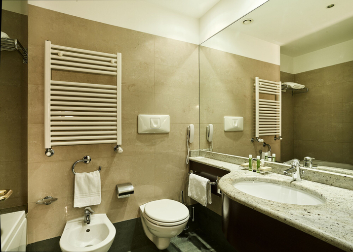 Bathroom 5, Meditur Hotel Bologna, Bologna