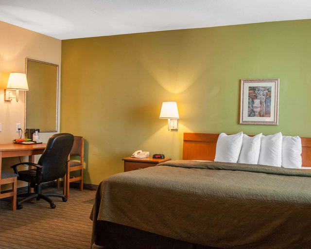 Bedroom 3, Quality Inn Joplin I-44, Newton