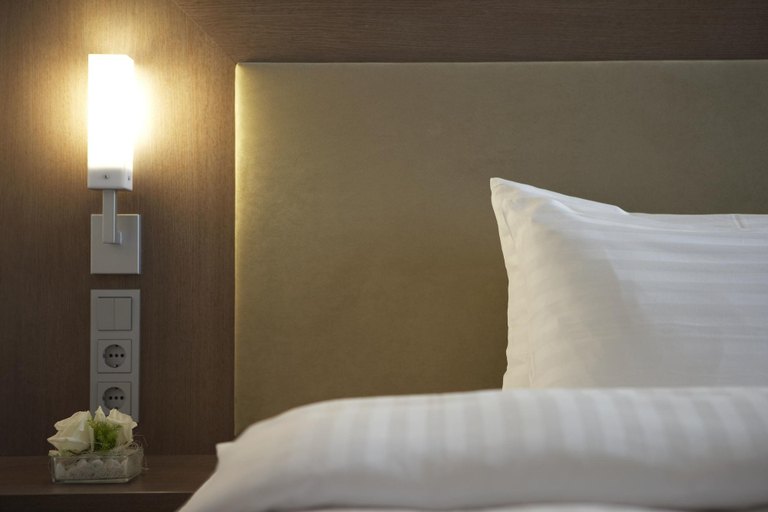 Bedroom 3, IntercityHotel Hamburg Dammtor, Hamburg