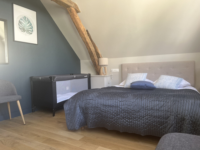 Bedroom 4, Les Appartements du Domaine Gueguen, Yonne