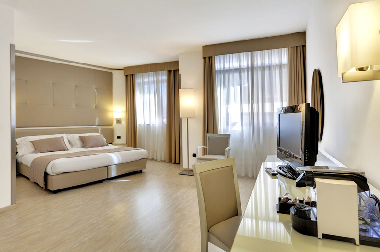 Bedroom 2, Mediterraneo Palace Hotel, Ragusa
