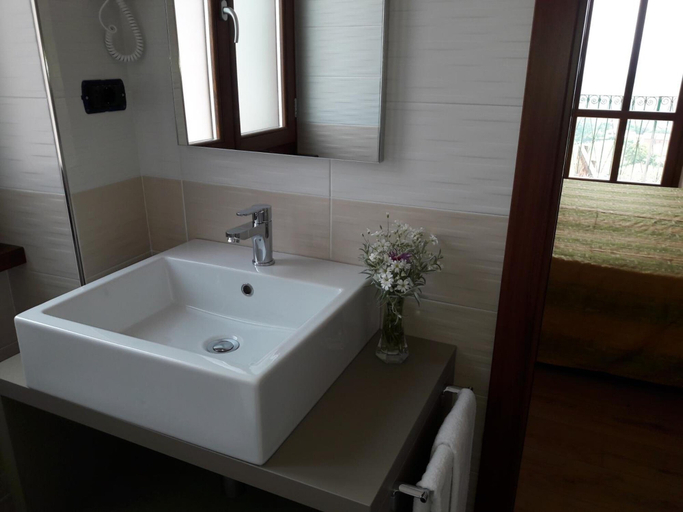 Bathroom 3, Albergo Diffuso Belvedere, Alessandria
