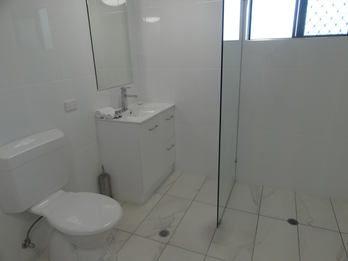 Bathroom 3, Gums Anchorage Apartments, Bribie Island
