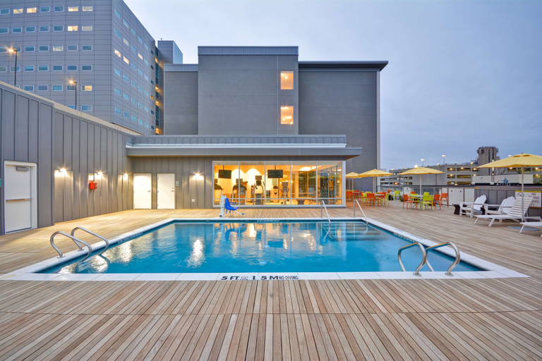Sport & Beauty 5, Home2 Suites by Hilton Dallas Downtown at Baylor Scott & White, Dallas