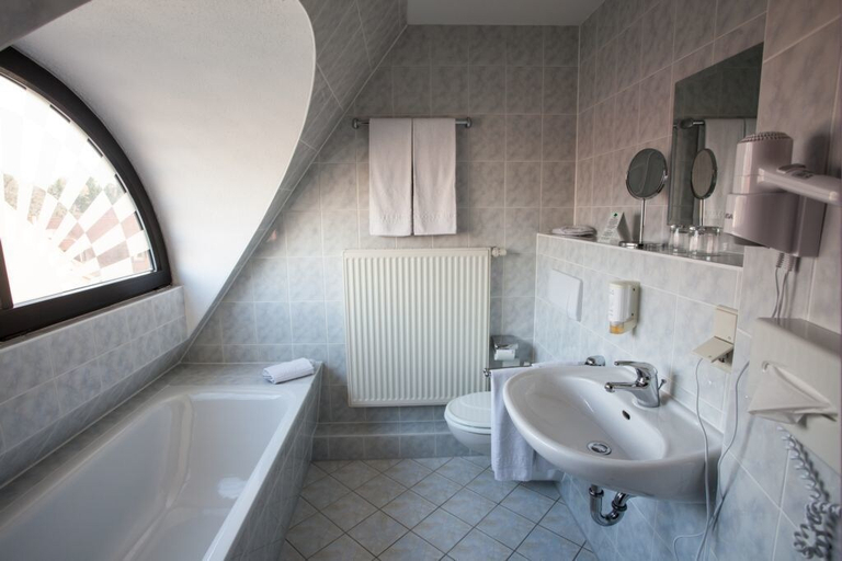Bathroom 4, Hotel & Restaurant Klosterhof, Dresden
