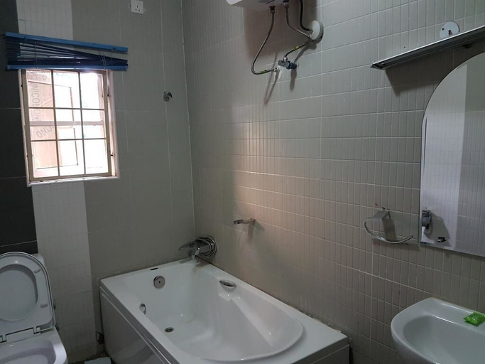 Bathroom 3, Emzrel Hotel & Suites, AbujaMun