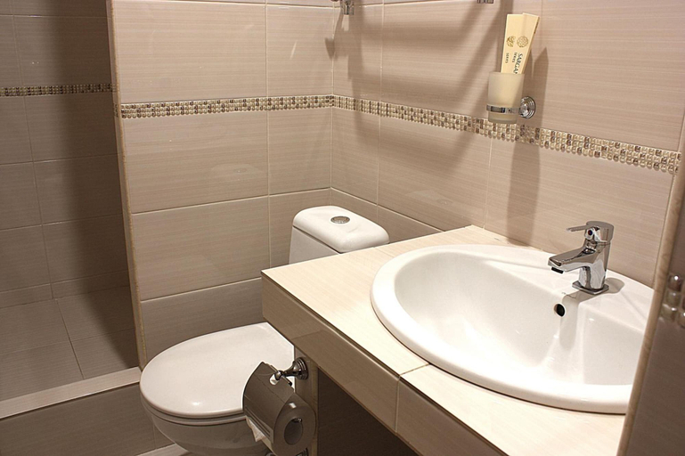 Bathroom 3, Bridge Congress & Conference Hotel, Krasnodar gorsovet