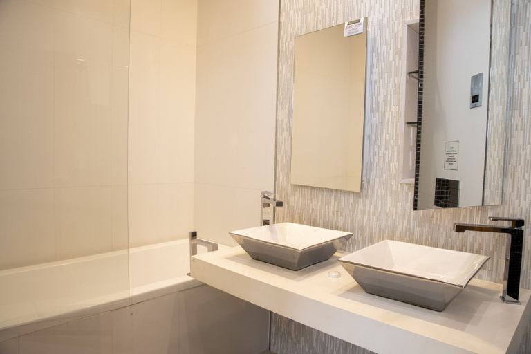 Bathroom 5, Hotel English Point Marina & Spa, Nyali