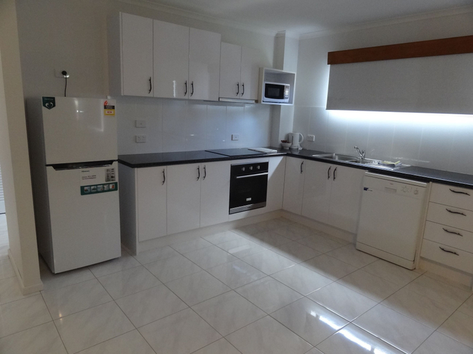 Others 5, Gums Anchorage Apartments, Bribie Island