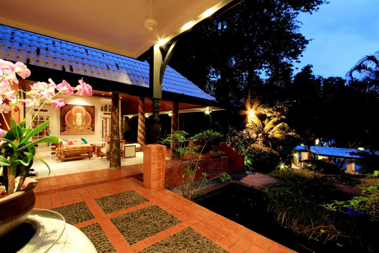 Exterior & Views 2, Mom Tri's Villa Royale Hotel, Phuket Island