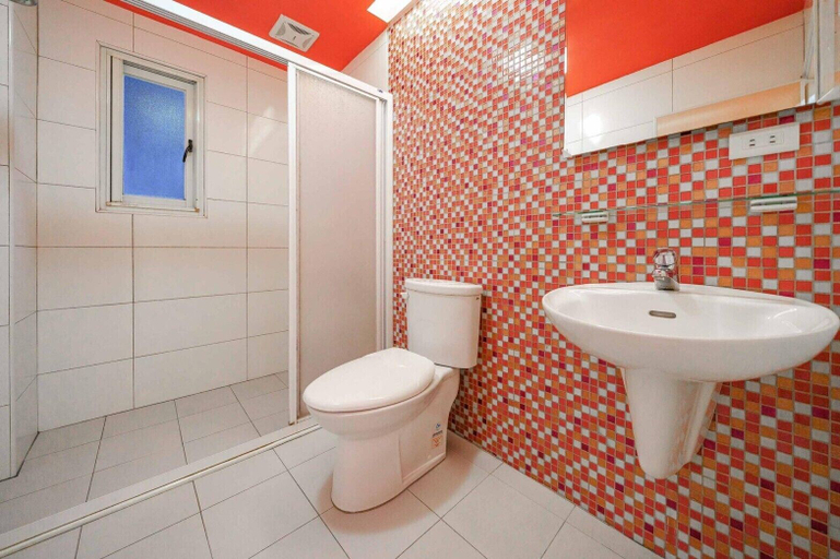 Bathroom 3, Silver Netherlands B and B, Yilan