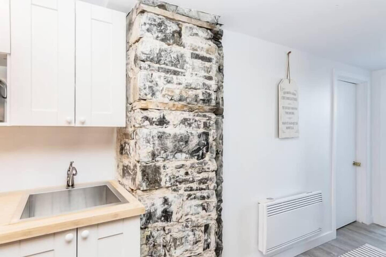 Others 5, Modern Meets Rustic - 2 Bdrm Old Quebec, Communauté-Urbaine-de-Québec