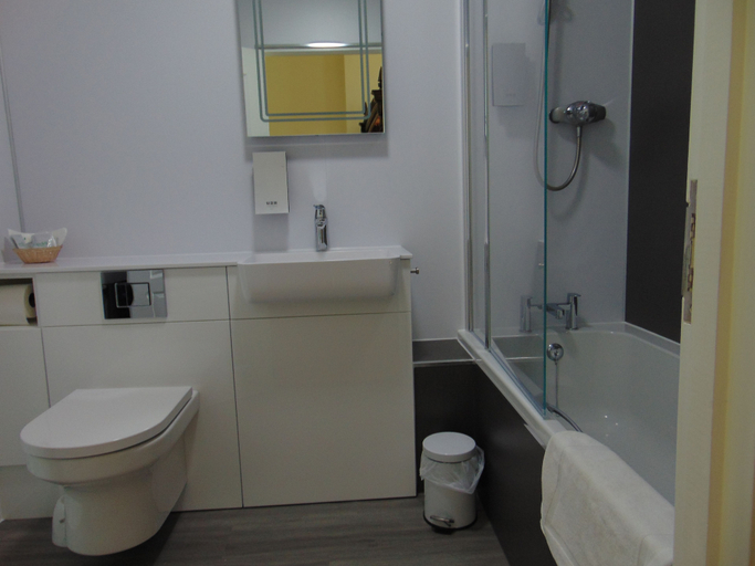 Bathroom 4, San Clu Hotel, Kent