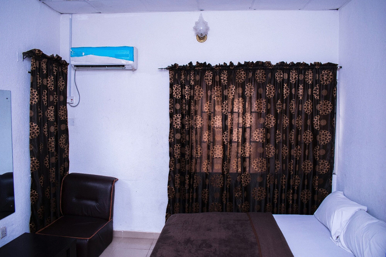 Bedroom 3, Day By Day Hotel, Alimosho