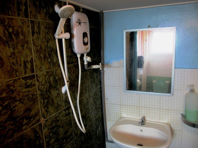 Bathroom 5, Sandakan Backpackers Hostel, Sandakan