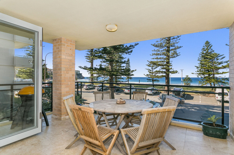 Beachfront on Golden Mile, Manly